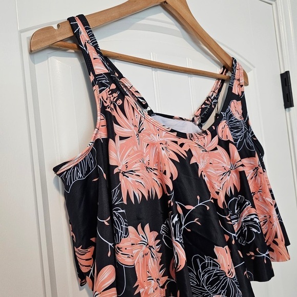 Floral Swimsuit Pink Black Swimsuit Top Size Large Bikini Adjustable Straps - Picture 3 of 9